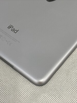 Apple iPad mini 3 16GB, Wi-Fi, 7.9in - Space Gray *Read Apple iPad mini 3 16GB, Wi-Fi, 7.9in - Space Gray *Read