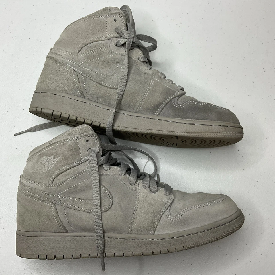Nike Air Jordan 1 Retro High Sneakers Shoes Wolf Grey Suede GS Sz 7Y 705300-031 - Image 4 of 4