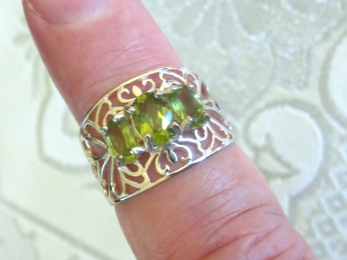 Peridot Three-Stone Open-Work Ring /  size 5 / 925 Sterling Silver / 2 cts, - Picture 2 of 6