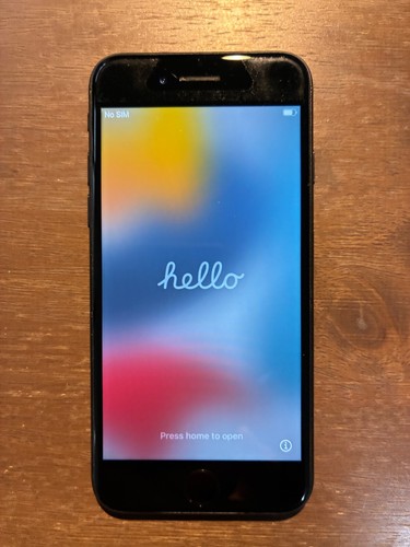 Apple iPhone 7 unlocked 128GB black A1778 battery 82% with lots of accessories - Picture 2 of 20