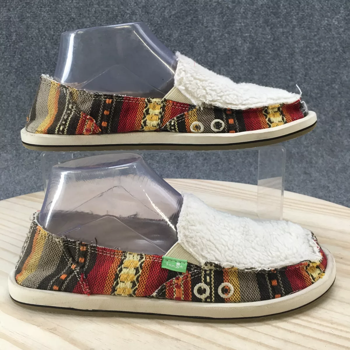 White sanuk best sale shoes