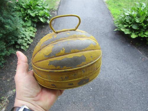 Antique Tin Pudding Mold in old mustard yellow paint as found Maine estate - Picture 3 of 5