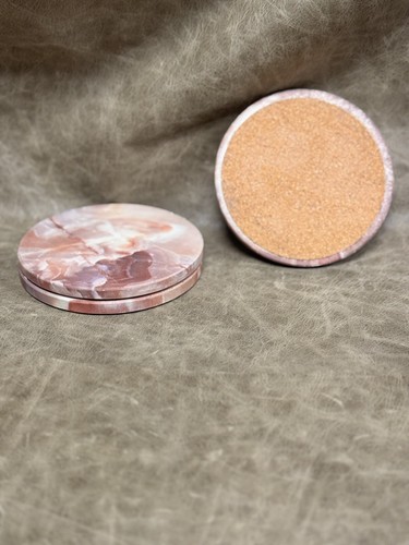 TRES POSAVASOS VINTAGE DE MÁRMOL ROSA SINTÉTICO - Imagen 2 de 6