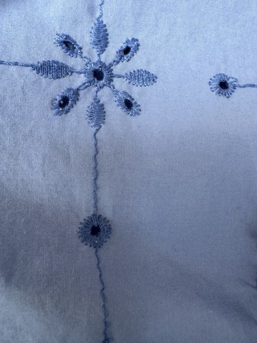 Zara Kleid Damen Gr. M mit Lochstickereien und Rüschen Blau - Bild 2 von 7