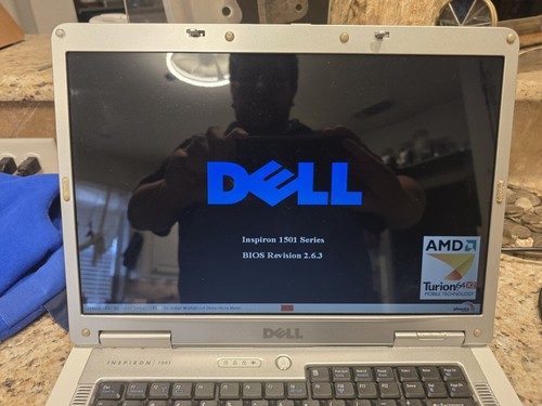 Dell Inspiron 1501 Laptop AMD Turion - Picture 2 of 6