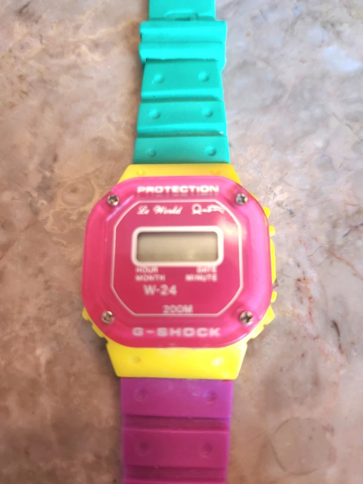 Genial reloj digital vintage G-Shock Le World W-24 200M verde púrpura rojo y amarillo Foto 2 de 4
