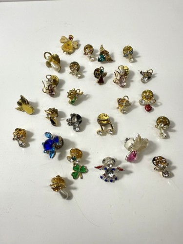 Lot of 26 Angel Pins Brooches Mixed Styles Rhinestones & Enamel Gold Tone - Picture 3 of 10