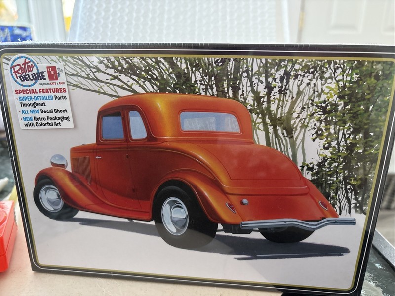 AMT  1934 Ford  Street Rod  5-Window Coupe Model Kit  1:25  Scale NEW!!