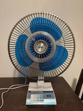 Vtg. 1970s 12" Lasko Model 3150 Oscillating Desk Fan Blue Blades First Edition