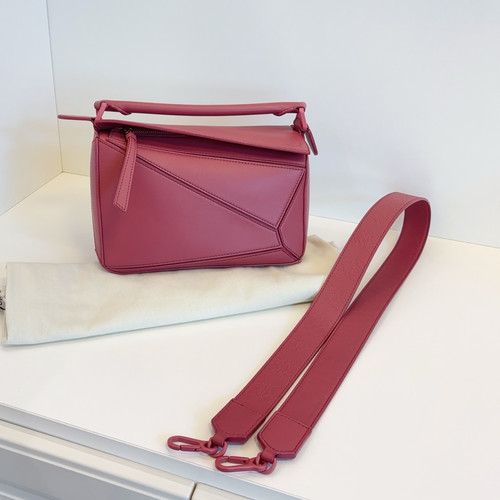 Excellent Loewe Puzzle PM Pink Handbag Crossbody with Detachable Strap