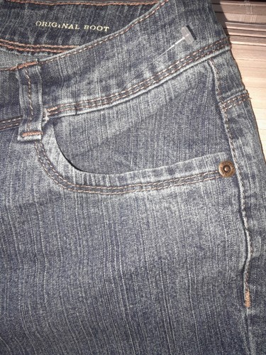 Pantalones de mezclilla para mujer Sonoma Life+Style Bootcut tiro medio lavado medio 81 % algodón en muy buena condición - Imagen 6 de 17