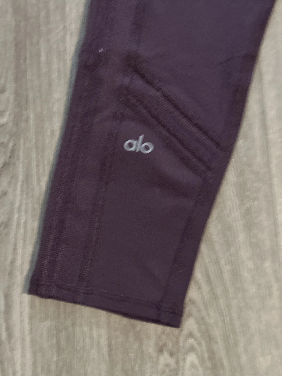 alo-yoga capri athletic preowned leggings
