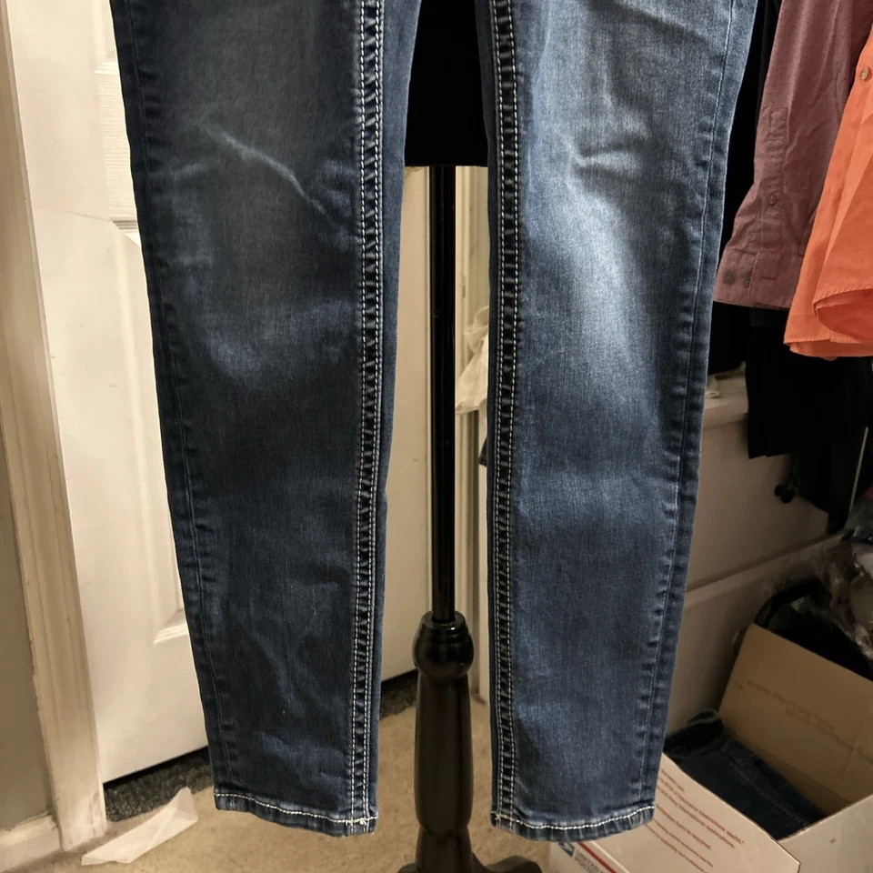 Pantalones de mezclilla Miss Me Hatley ajustados de pierna recta para mujer talla 29 adornados con tachuelas Foto 3 de 4