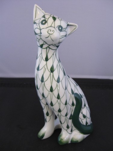 Pair Lovely Porcelain Cat Figurines - Picture 7 of 9