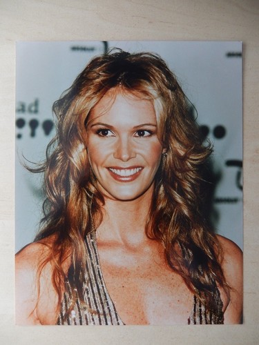 Elle Macpherson Autographed 6" X 4" Index Card with 8" X 10" Photograph - Picture 3 of 3