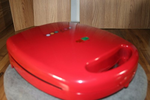 Babycakes Treat Maker for Cupcakes, Muffins, etc. CC-2628RD EUC
