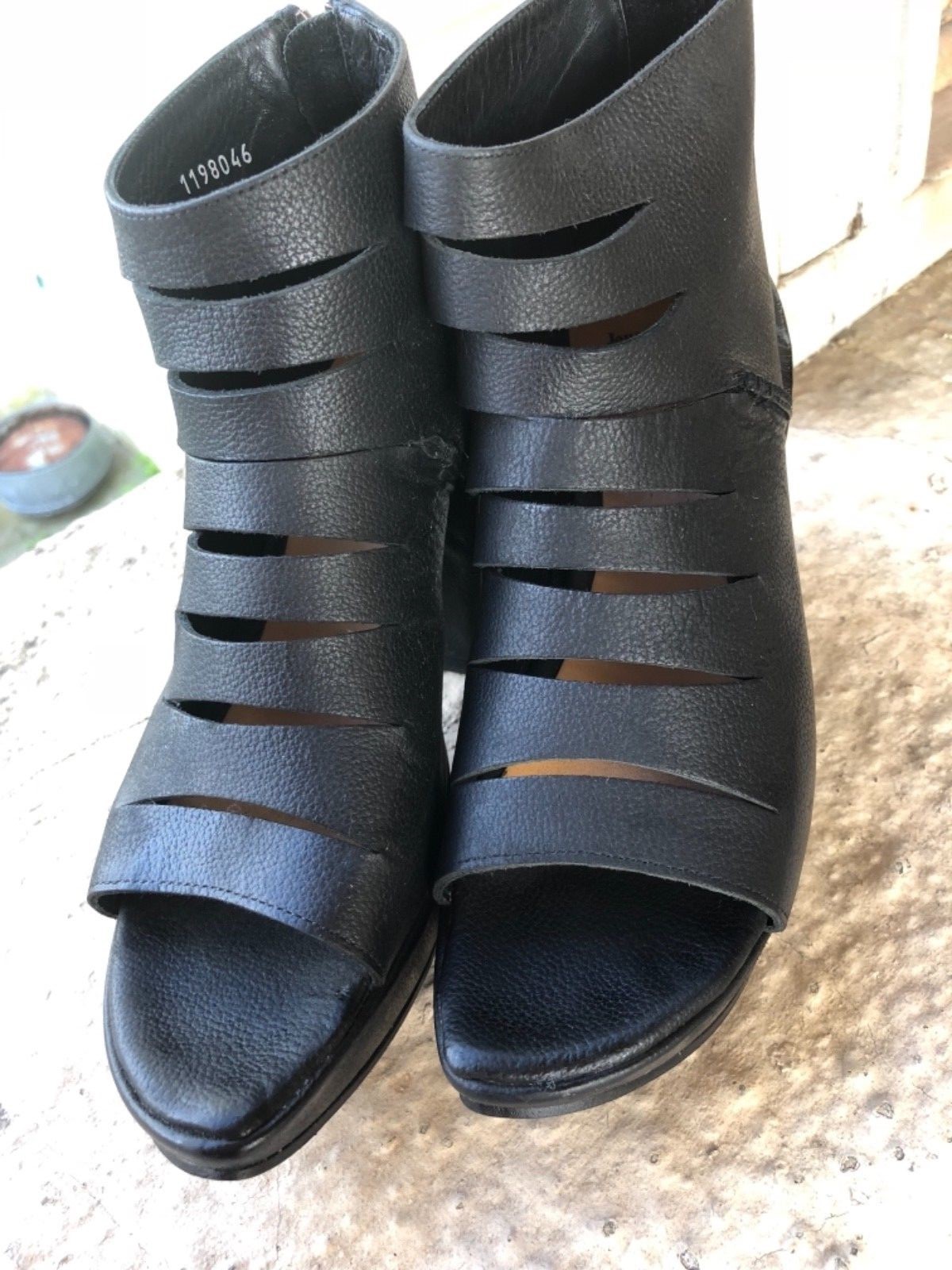 John Fluevog Prepare 2.0 - Black Axe Sandals - Black sz 6.5 John Fluevog Prepare 2.0 - Black Axe Sandals - Black sz 6.5