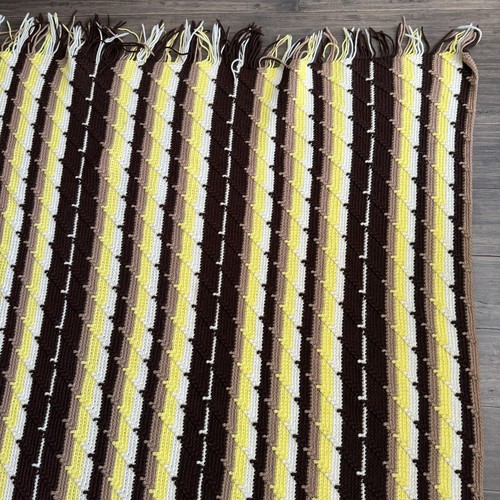 VTG 70s Hand Knit Crochet Throw Blanket Fringe W50”x L56” Brown Yellow White - Picture 13 of 16