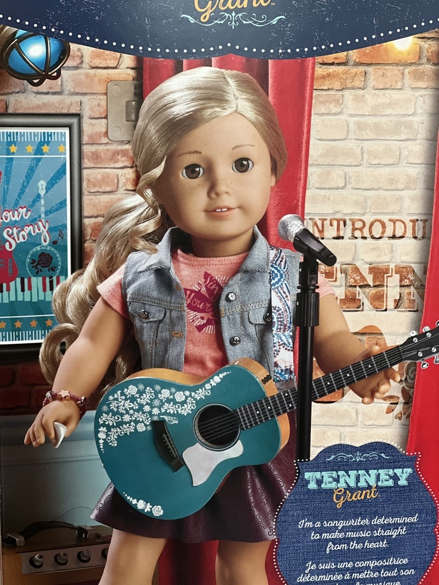 Poupée American Girl TENNEY GRANT 2017 (18 Pouces) Avec Livre, Tenue, Guitare - Boîte Collector Grande Taille - Fille De L'année