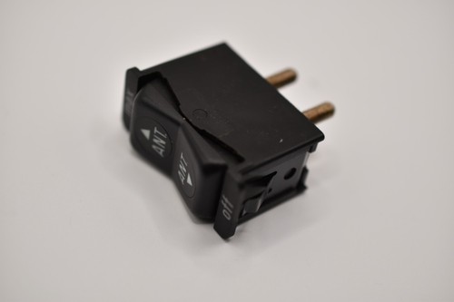 NOS OEM MERCEDES-BENZ ANTENNA SWITCH 000 820 70 10 - Picture 4 of 4