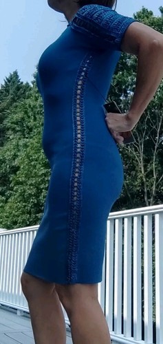Neu mit Etikett Wow Couture Gold Label blaues figurbetontes Kleid mit Ösen - Größe S, M, L Stretch  - Bild 3 von 15