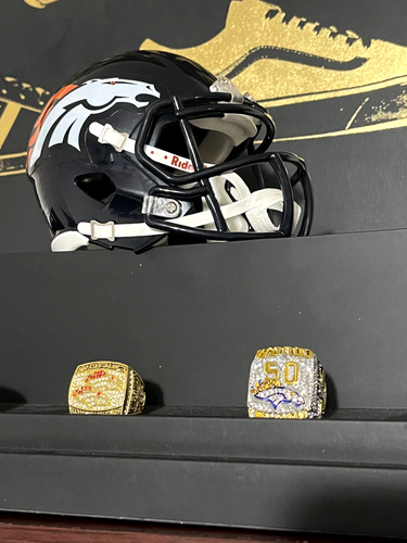 Light Up Denver Broncos 3X Champs Ring & Helm Vitrine - Bild 2 von 5