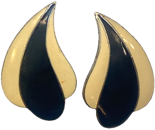 Vintage 1980's Cream And Black Enamel Scalloped Edge Post Fashion Earrings Rare