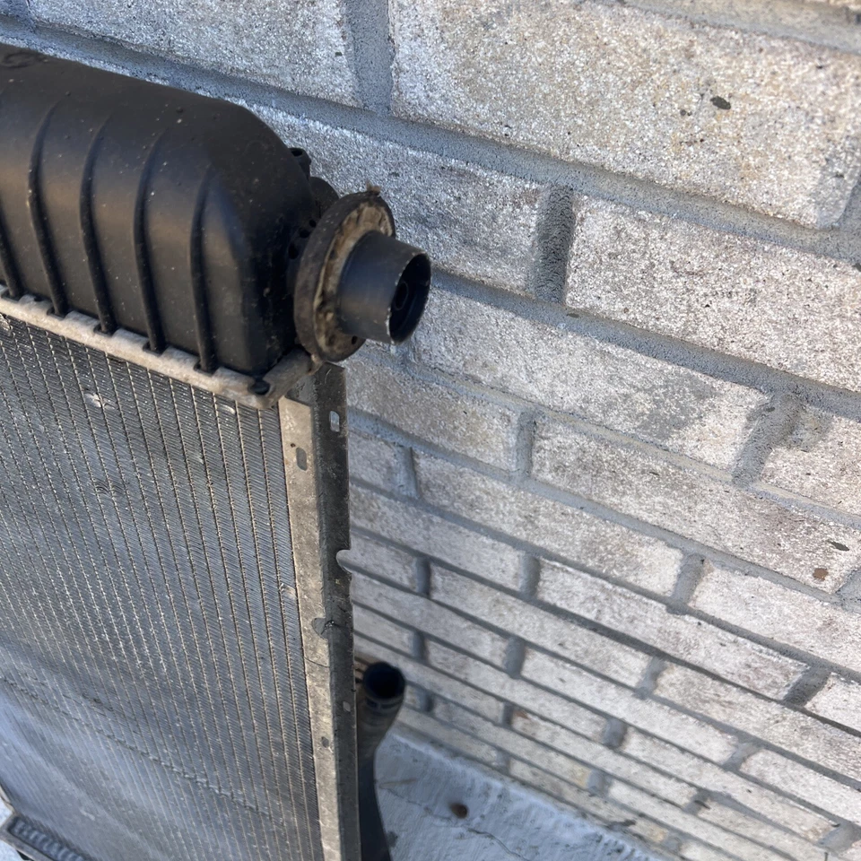 Radiador para Chevy Silverado/GMC Sierra HD2500-3500 2003-2007 motor de 6,0 L Foto 4 de 4