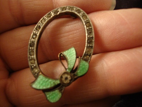 Vintage Marcasite Oval Pin from 30's w Green Enameled Bow (245) - Picture 8 of 9