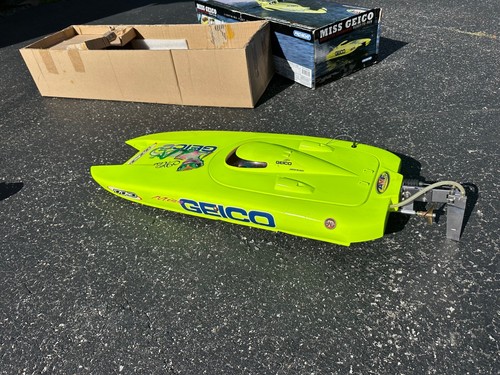 Miss Geico 29" 30" RC Brushless Pro Boat - Picture 3 of 23