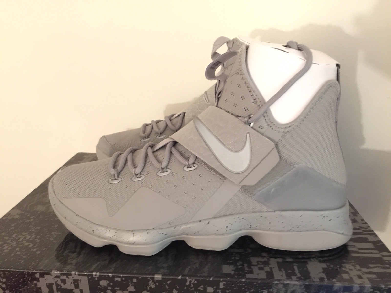 Comfortable and good-looking Nike Lebron James 14 XIV 852405 007 Silver/Reflect Silver Men's Sz 11 LBJ Price reduction Comfortable and good-looking Nike Lebron James 14 XIV 852405 007 Silver/Reflect Silver Men's Sz 11 LBJ Price reduction