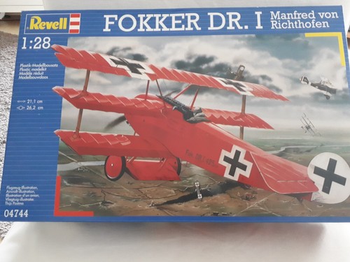 FOKKER DR.I Manfred von Ricthofen Der Rote Baron | OVP | 1:28 | Revell 04744