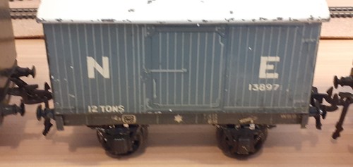 PRE WAR BASSETT LOWKE O GAUGE - RAKE OF 4 12 TON GOODS VANS 13897 N.E. - GREEN - Imagen 9 de 13