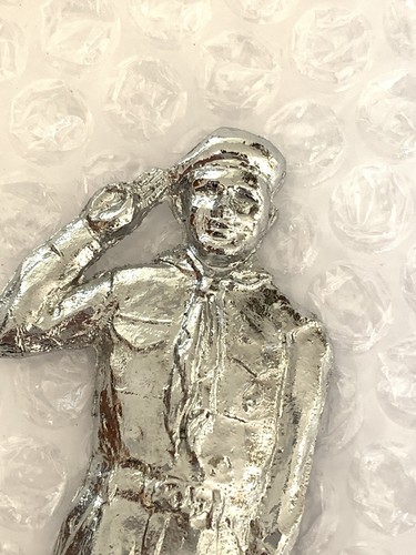 Boy Scout Saluting Figure - Vintage Solid Cast 4" Tall - Car Mascot? Statue? - Foto 3 di 5