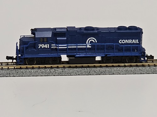 LOCOMOTORA DIÉSEL CONRAIL 7941 ESCALA N REALISTA GP-38 PROBADA CON VIDEO - Imagen 6 de 17