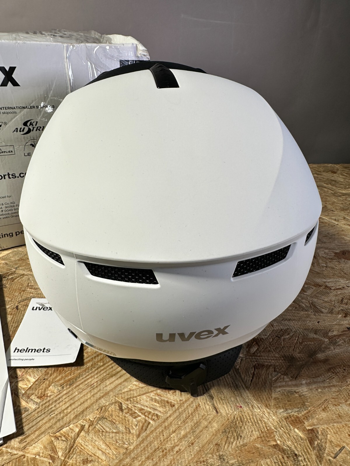 Uvex Instinct Visor Adjustable ski & Snowboard Helmet with  Visor size 59-61 cm