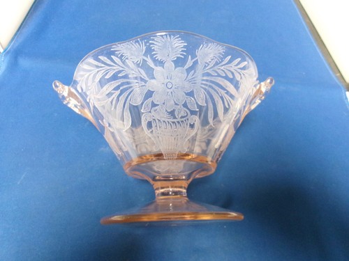 VINTAGE PINK ETCHED DEPRESSION GLASS SMALL DISH WITH DOUBLE HANDLE. - Picture 5 of 6