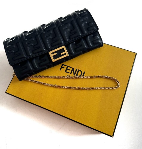 Cartera Fendi Continental Baguette Negra Napa Repujado FF Cuero con Cadena - Imagen 18 de 23