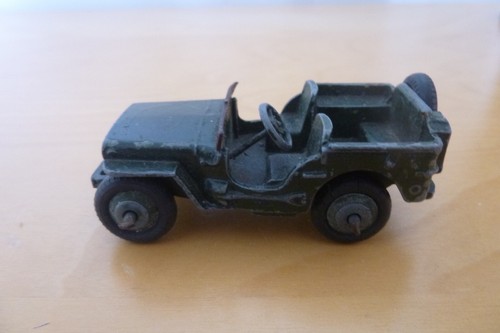 DINKY TOYS ARMY JEEP LEFT HAND DRIVE 25Y ?