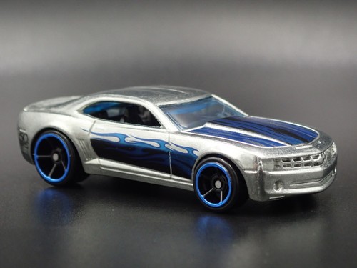 2010-2015 Chevy Chevrolet Camaro Plata 1:64 Escala Diorama Modelo Fundido Coche - Imagen 7 de 8
