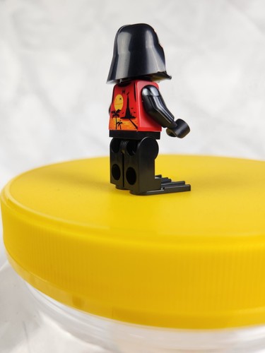 Lego Star Wars Advent Calendar Darth Vader In Summer Outfit Beach Scene - Picture 10 of 13