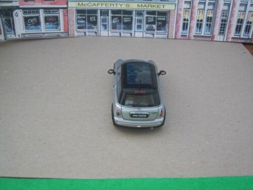 Mini Cooper coupe, 1/43 scale die cast car - Picture 3 of 4