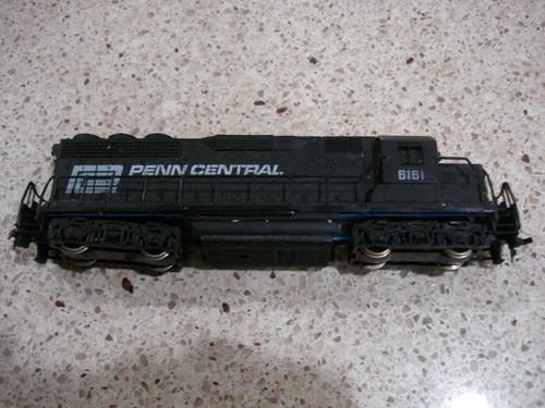 NEW Bachmann HO Scale #6161 PENN CENTRAL "EMD" GP-40 Diesel #561/1500 - Picture 4 of 12
