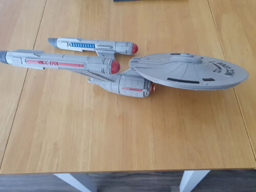 STAR TREK USS Enterprise NCC-1701 - Enterprise Constitution Class Model - Picture 4 of 9