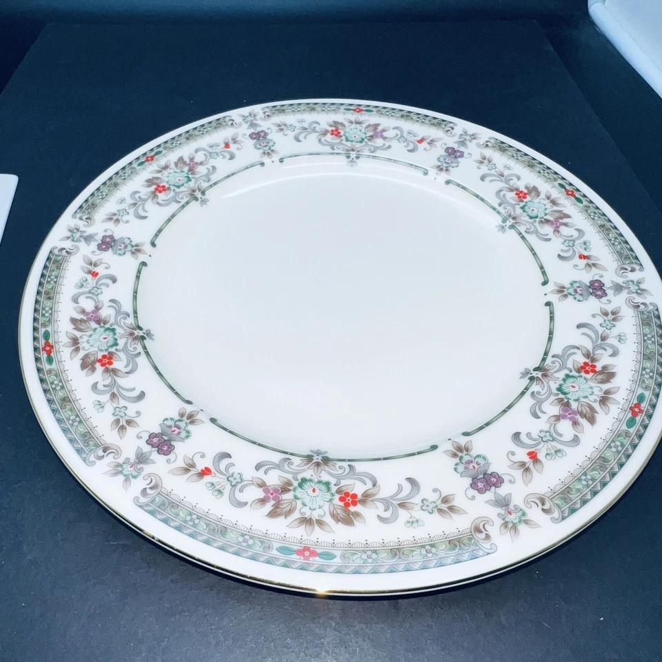 Plato y servidor para pasteles de porcelana floral - Andrea de Sadek Foto 3 de 4