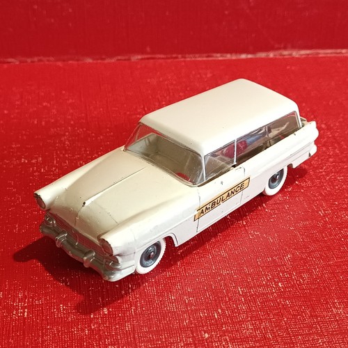 FORD RANCH PICK-UP AMBULANCE SOLIDO DÉMONTABLE