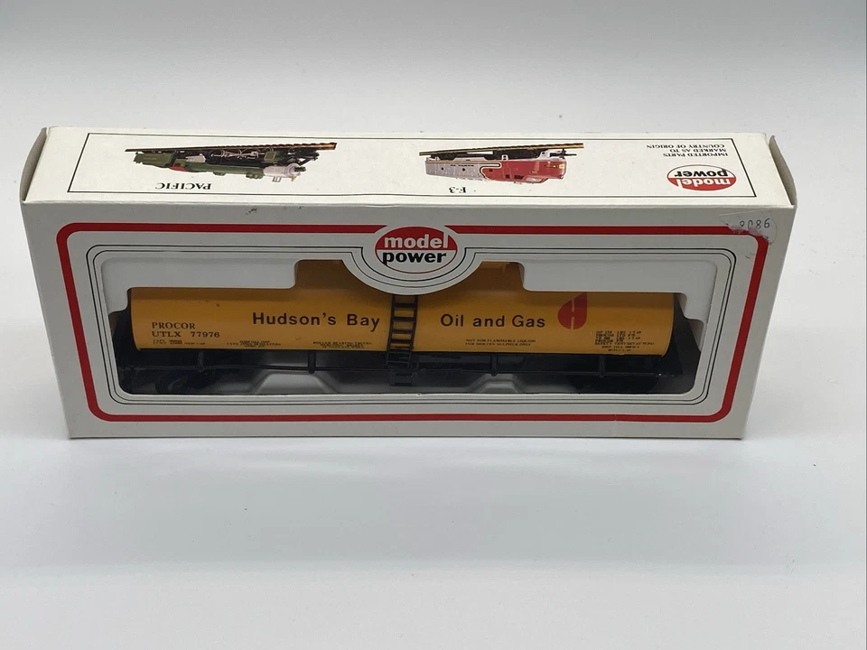 HO Scale Hudson’s Bay Oil and Gas 50’ Tank Car UTLX 77976 - Image 2 of 4