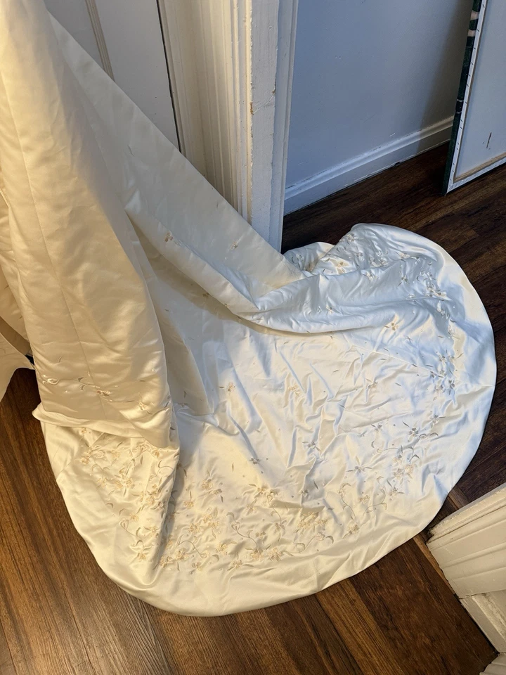 Ivory Wedding Dress With Embroidery Floral Details, Size 10 Short Train - Image 4 of 4