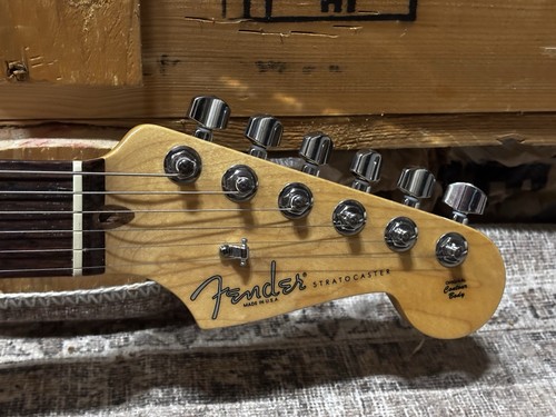 Fender American Standard Stratocaster with Rosewood Fretboard 3-Color Sunburst - Picture 8 of 15