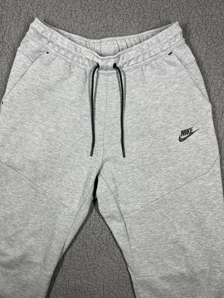 Pantalones deportivos Nike para hombre M Tech polar ajustados cónicos gris jaspeado CU4495-063 Foto 2 de 4